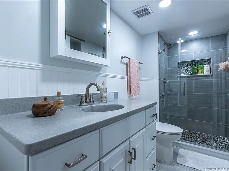 245 Macarthur Blvd #18 — Photo 3