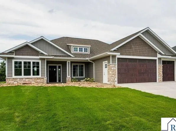 301 Dancing Waters Cir, Mankato, MN 56001