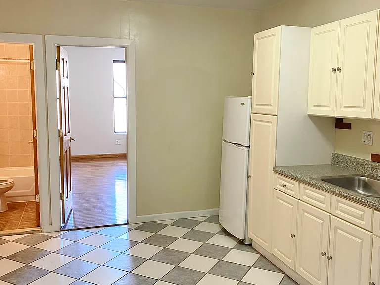 1584 York Ave #5 — Photo 6