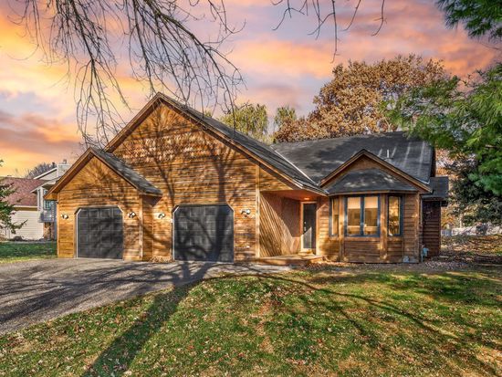 1516 Rushmore Dr, Burnsville, MN 55306