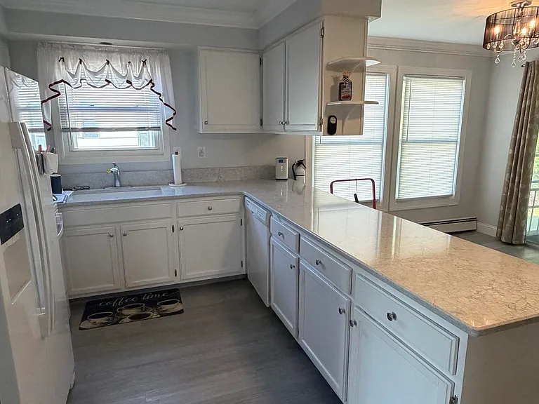 15 Saint Tropez Ct — Photo 5