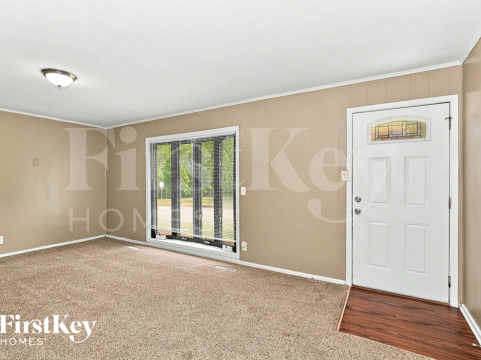 3 bed, 1.0 bath, 1224 sqft, $2,090 — Photo 3