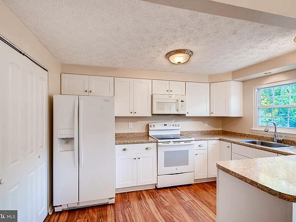 4th image of 900 Pentwood Ct