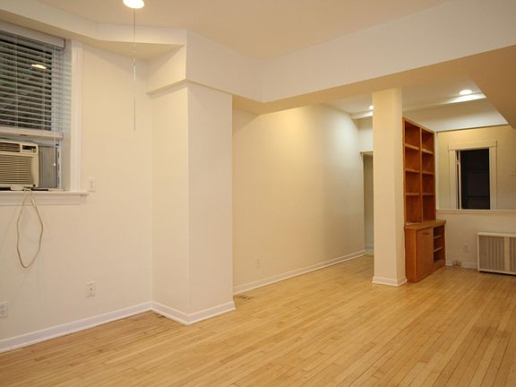 4th image of 429 W Briar Pl #G
