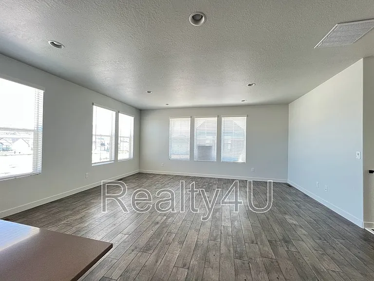 2771 N 3870 W — Photo 12