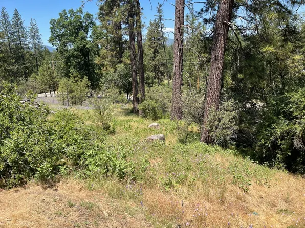 25 Victoria Pl, Oakhurst, CA 93644