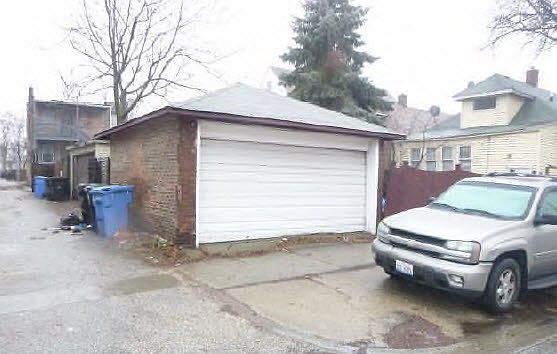 3rd image of 957 N Laramie Ave