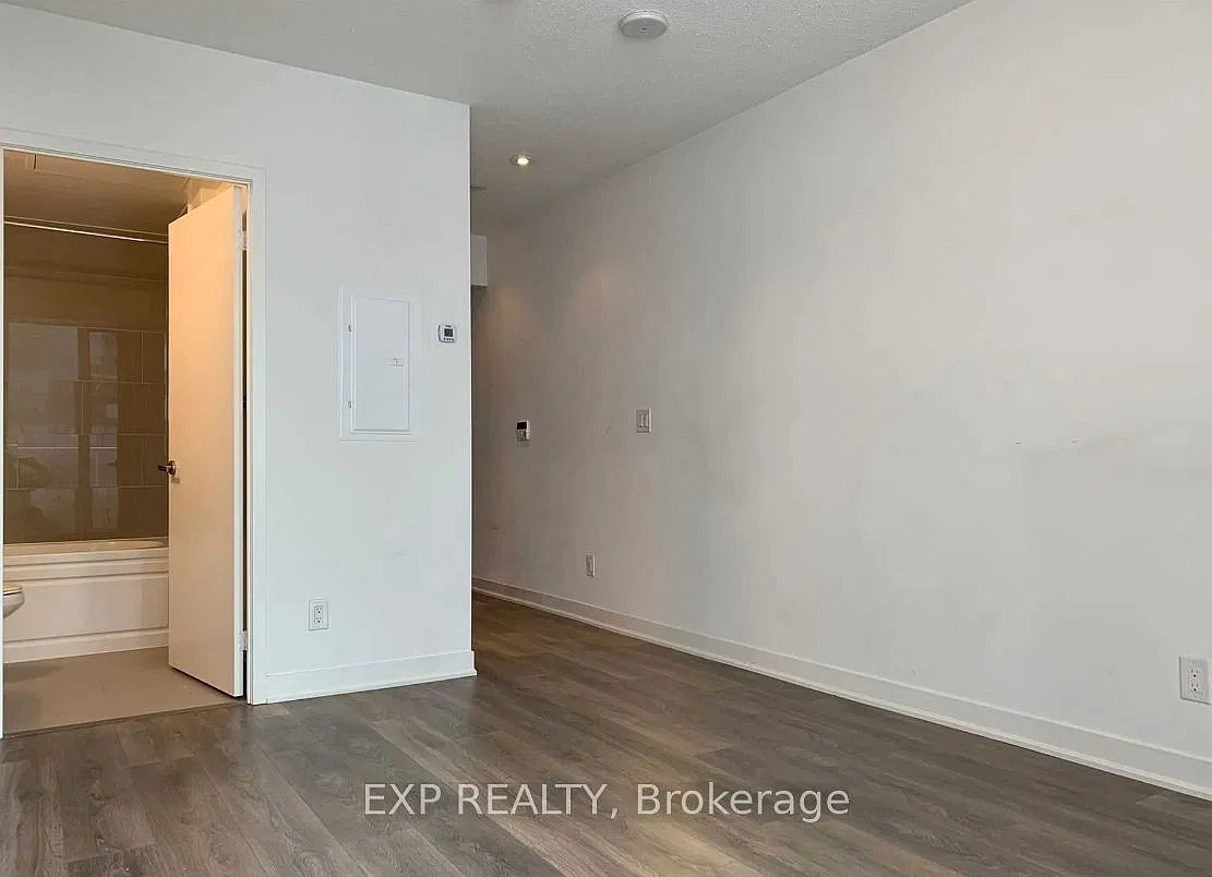 Studio, $2,050 — Photo 4