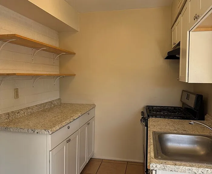 2550 N Park Ave — Photo 6