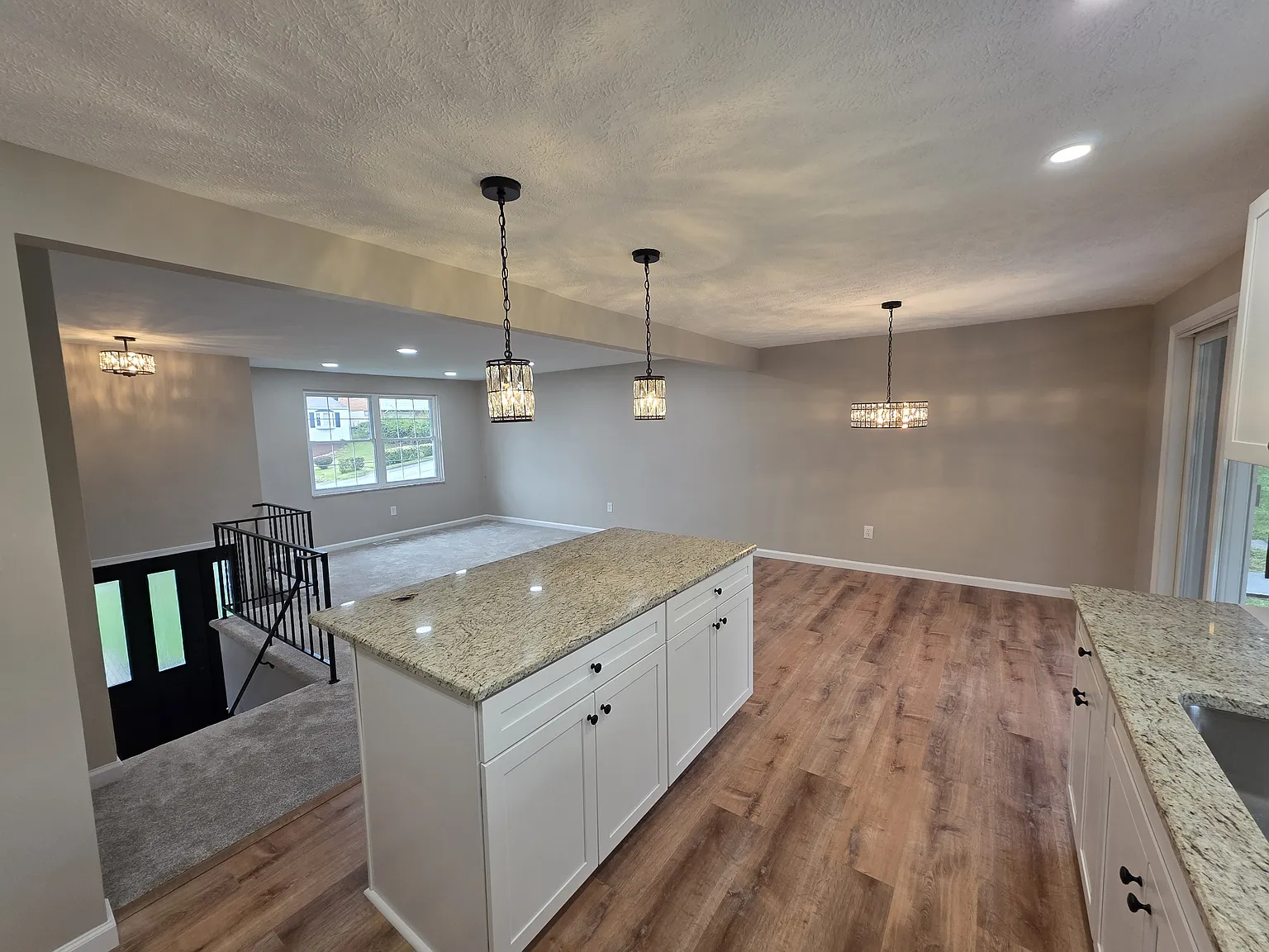 3 bed, 1558 sqft, $1,945 — Photo 3