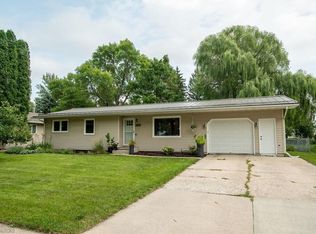2706 12th St S, Fargo, ND 58103