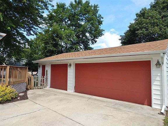 2nd image of 515 Kishwaukee St