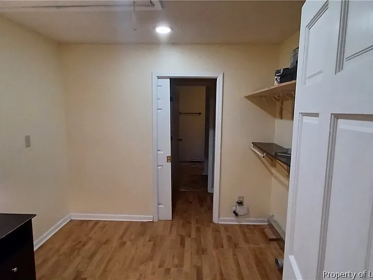 211 Sheffield Ct — Photo 4