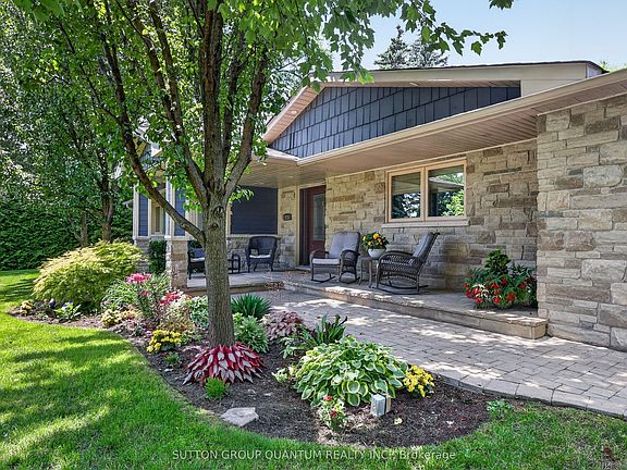 2nd image of 2233 Oneida Cres