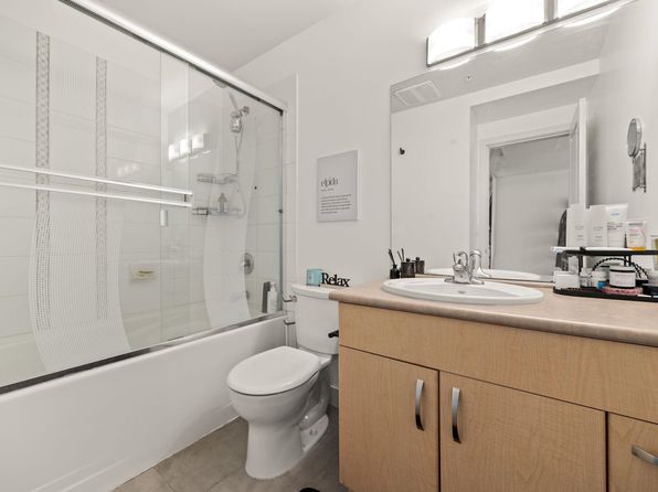 2 bedroom rental in Surrey — photo 16
