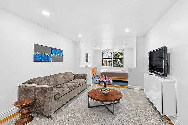 1st image of 240 E 32nd St APT 4C