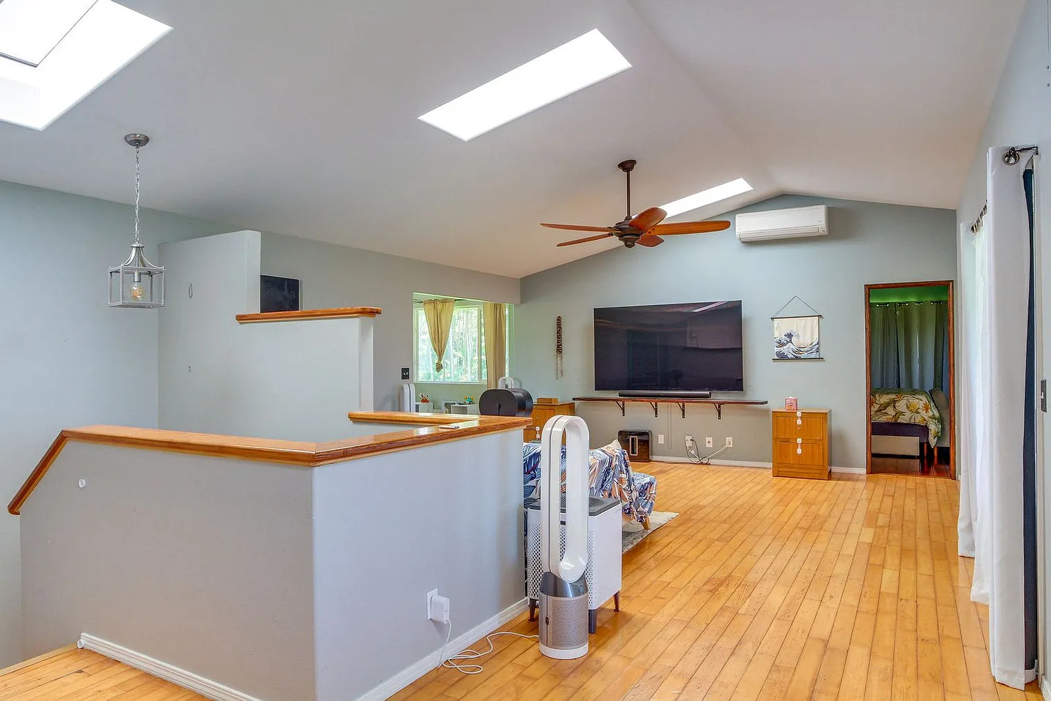 5 bed, 3.0 bath, 2195 sqft, $10,031 — Photo 2