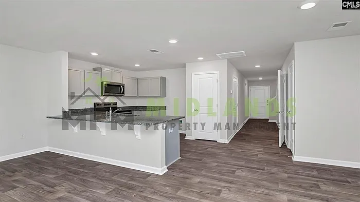 3 bed, 2.5 bath, 1418 sqft, $1,800 — Photo 2