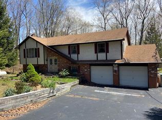 197 Traverse Rd, Dingmans Ferry, PA 18328