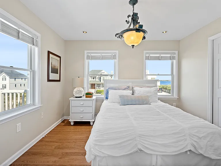 695 Dune Rd — Photo 13
