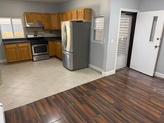 3rd image of 48 South St #1