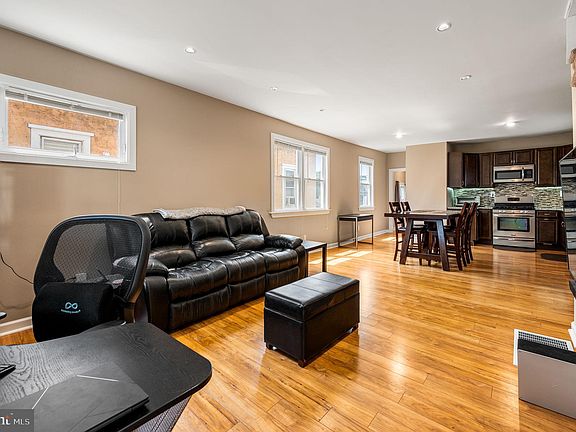 5th image of 130 Bartram Ave