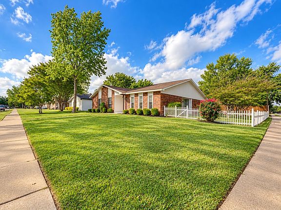 3rd image of 3113 Powell Dr