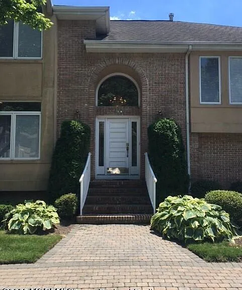 166 La Quinta Ct — Photo 1