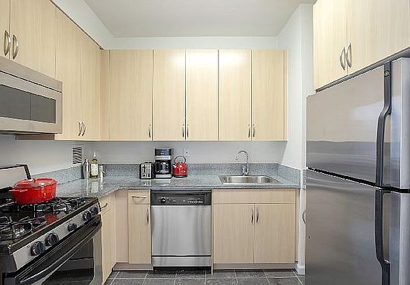 3rd image of 56 Pine St APT 6B