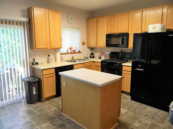 5th image of 302 Southwicke Dr Unit 24