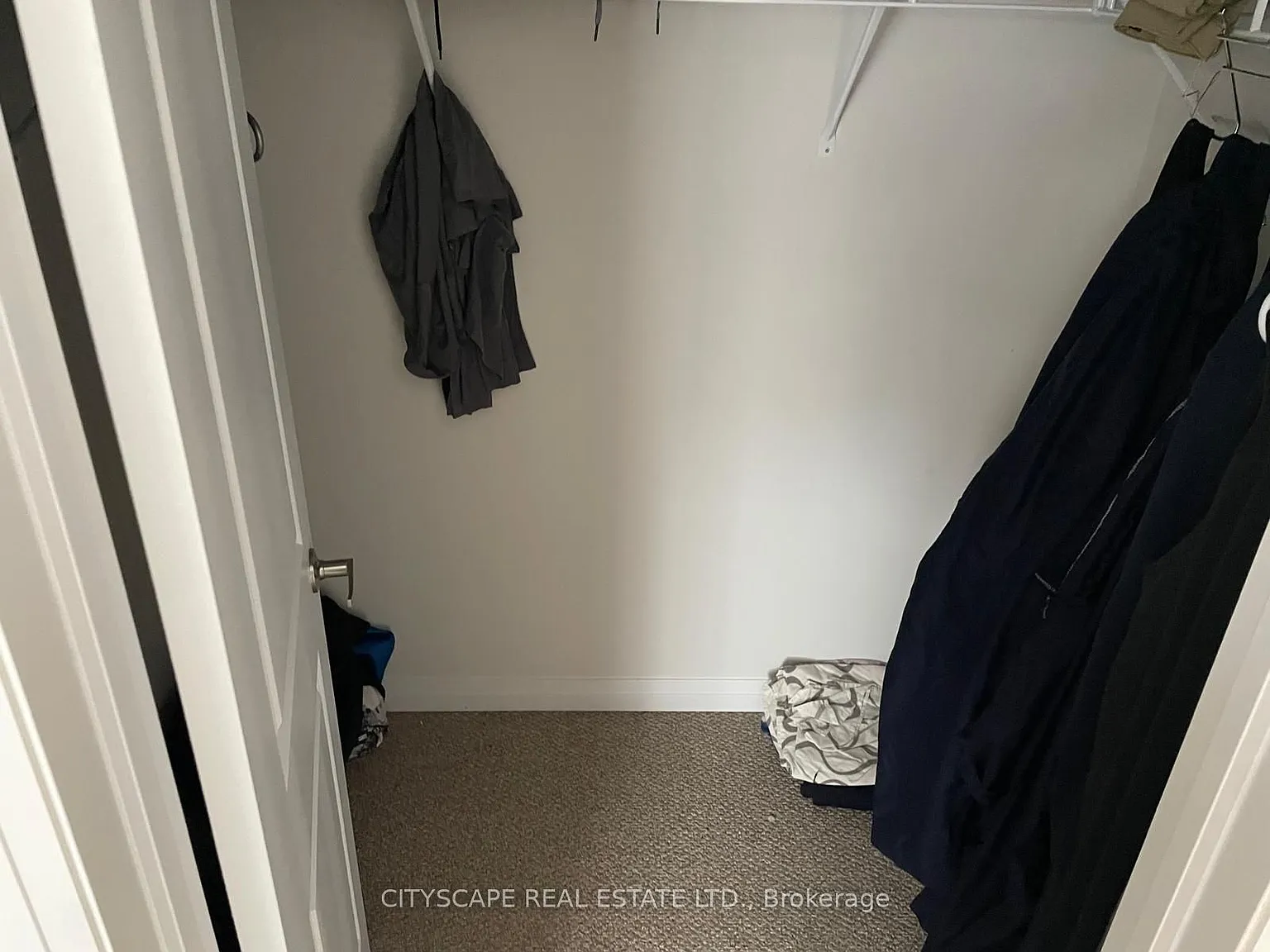 4 bed, $3,200 — Photo 2