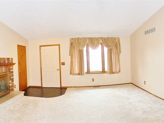3rd image of 6626 Hayfield Ln