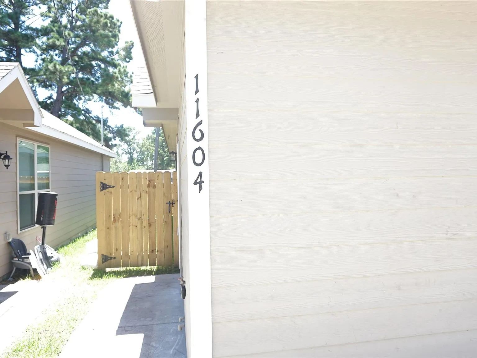 3 bed, 2.0 bath, 988 sqft, $1,350 — Photo 2