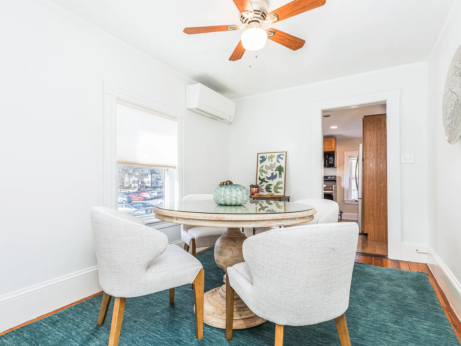 2 bed, 1000 sqft, $3,200 — Photo 2