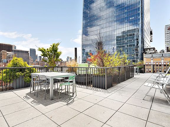 5th image of 430 W 34th St APT 5K