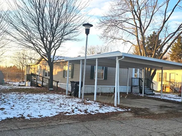 5891 Eldee Dr SE, Kentwood, MI 49548