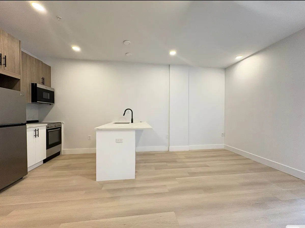2 bed, 800 sqft, $2,275 — Photo 2