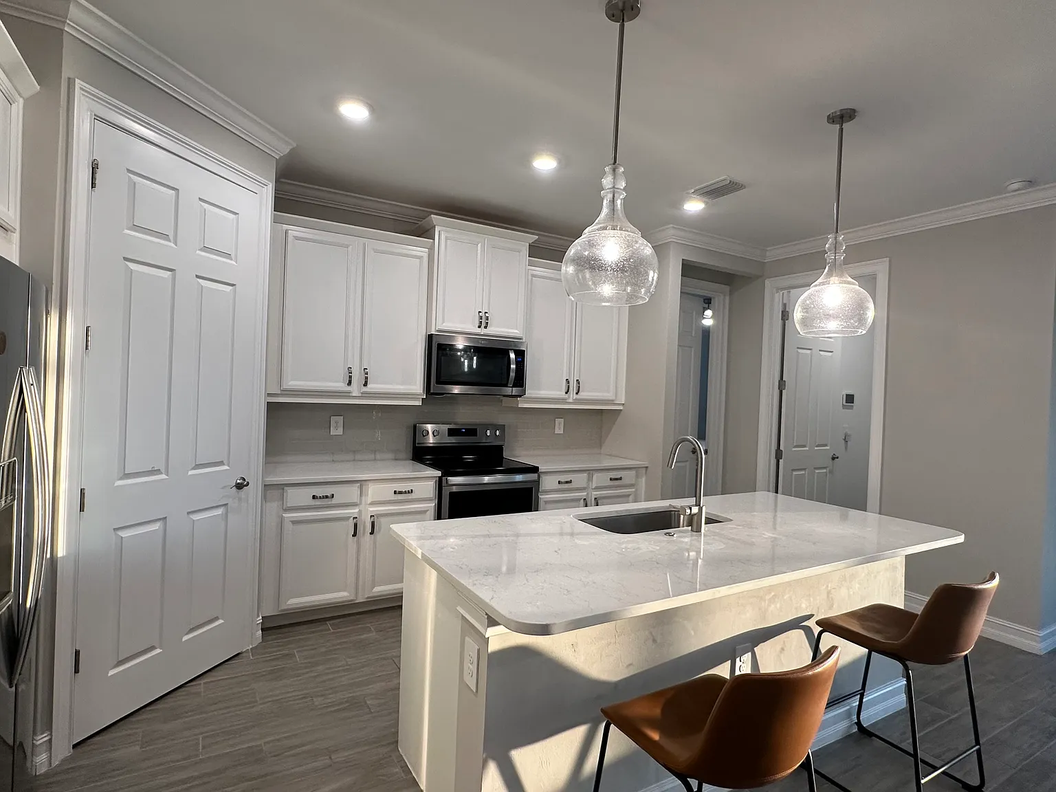 3 bed, 1816 sqft, $2,950 — Photo 2