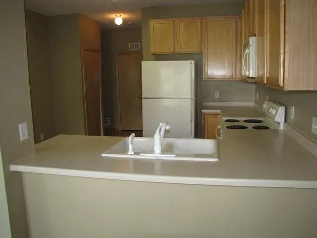 6844 Meadow Grass Ln S — Photo 4