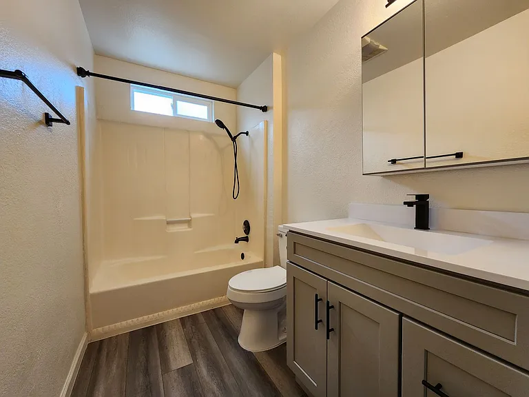 2557 Kenton Ct — Photo 7