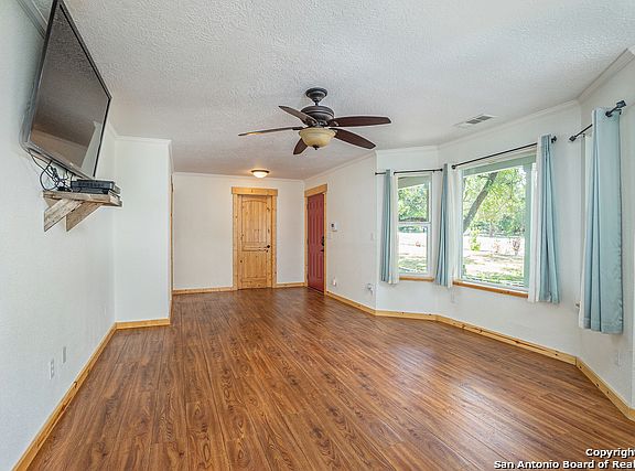 4th image of 310 County Road 3828