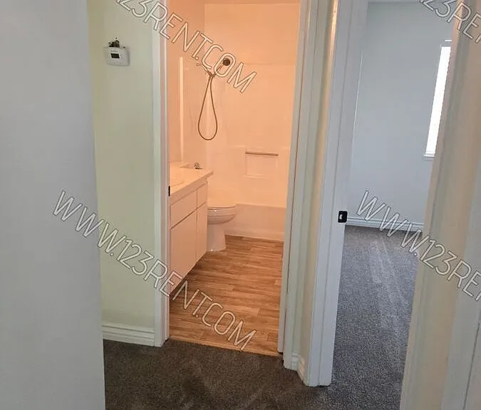 9817 N Loop Blvd #B — Photo 16