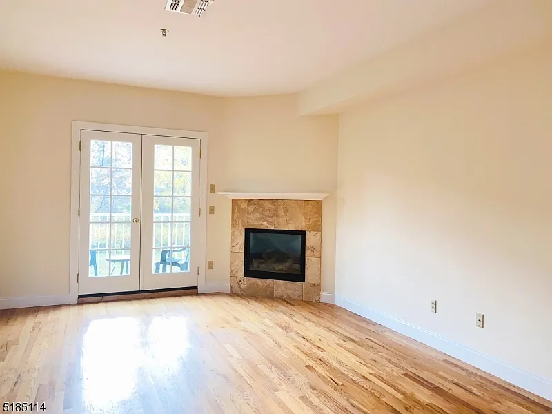 2 bed, 1.5 bath, $2,400 — Photo 3