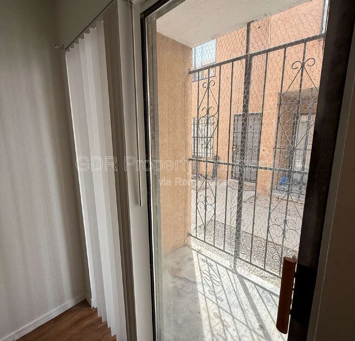 2 bed, 1.0 bath, $950 — Photo 3