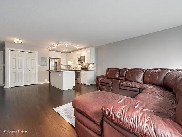 2930 N Sheridan Rd #611 — Photo 6