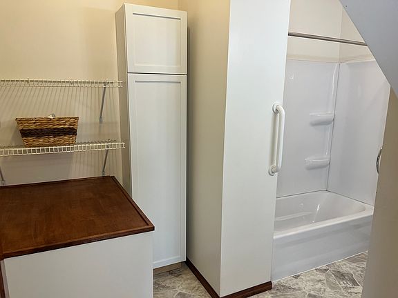 5th image of 906 N Wasson St