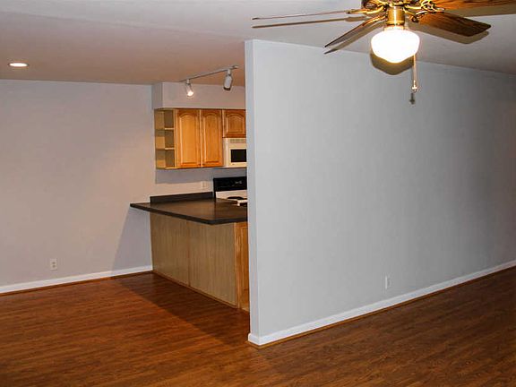 5th image of 551 Doral Country Dr
