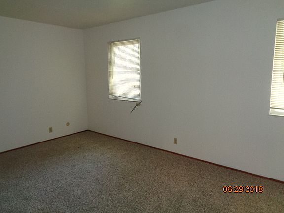 5th image of 920 El Camino Ave APT D