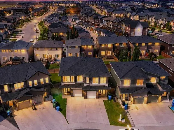 121 S Carringvue Park NW, Calgary, AB T3P 1L1