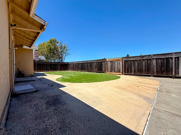 35930 Vinewood St — Photo 28